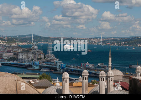 Vue du Bosphore à partir de la mosquée de Soliman à Istanbul,Turquie complexe Banque D'Images