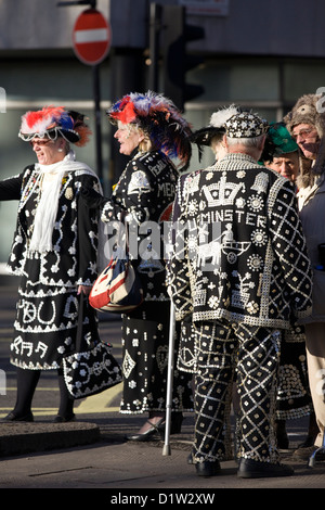 Pearly Kings and Queens connu comme pearlies au New Years Day Parade Londres 2013 Banque D'Images