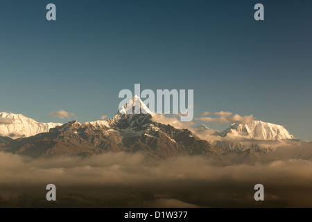 Machapuchare (aka montagne fishtail) dans le sanctuaire de l'Annapurna, Népal Banque D'Images