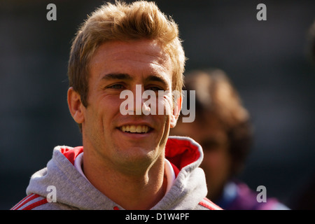 WASHINGTON, DC - 18 NOVEMBRE : Taylor Twellman, joueur de la Révolution de la Nouvelle-Angleterre, quitte le terrain après les échauffements de l'équipe avant le match de football de la Coupe MLS contre le Dynamo de Houston au RFK Stadium le 18 novembre 2007 à Washington, DC. Utilisation commerciale interdite. (Photographie de Jonathan Paul Larsen / Diadem images) Banque D'Images