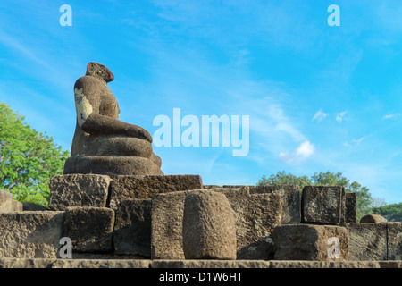 Statue de Bouddha sans tête dans Candi Sewu complex Banque D'Images