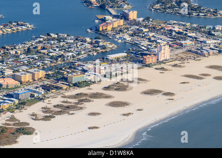 Vue aérienne sur la plage de Floride près de Saint-Pétersbourg Banque D'Images