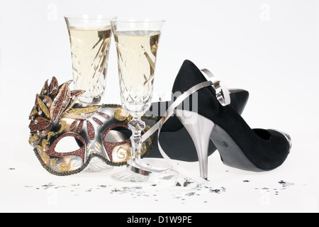 Masquerade Mask, champagne et hautes chaussures de talon Banque D'Images