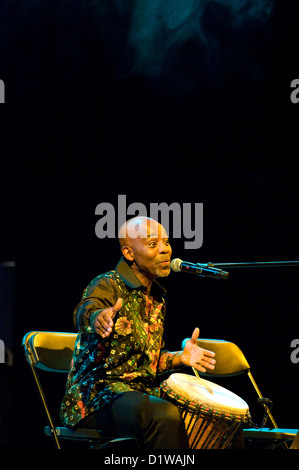 Kouame Sereba - un musicien de Côte d'Ivoire vivant en Norvège effectue à contre Culture Festival à Varsovie Banque D'Images