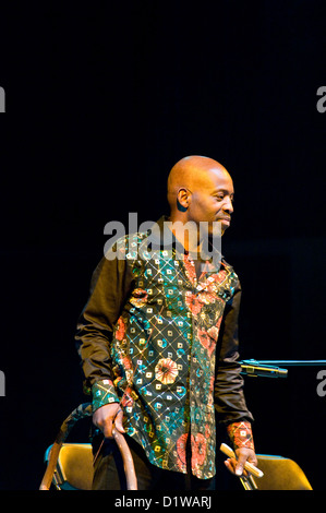 Kouame Sereba - un musicien de Côte d'Ivoire vivant en Norvège effectue à contre Culture Festival à Varsovie Banque D'Images