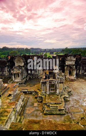 Ankor Wat Temple avec des arbres au coucher du soleil, au Cambodge Banque D'Images