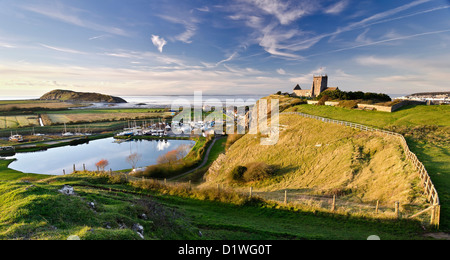 Marina en montée, l'église et, Brean Down Weston super Mare, North Somerset, Royaume-Uni. Banque D'Images