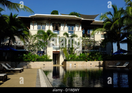 Appartement penthouse de luxe dans The Royal Phuket Marina Thaïlande avec piscine à débordement Banque D'Images