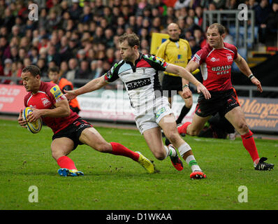 06.01.2013 Oxford, Angleterre. Dan Caprice &AMP ; Nick Evans en action au cours de l'Aviva Premiership match entre London Welsh et Harlequins du stade Kassam. Banque D'Images