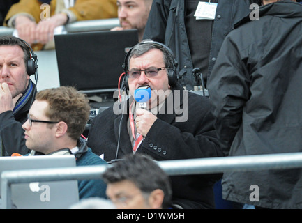 La télévision et la radio BBC commentateur football Jonathan Pearce Banque D'Images