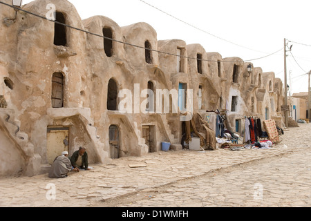 Ksar de Médenine un grenier fortifié dans le désert du Sahara en Tunisie Banque D'Images