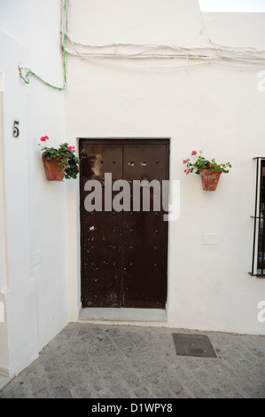 Ancienne porte de Vejer de la Frontera, l'un des villages blancs ou les villages blancs d'Andalousie, Espagne Banque D'Images