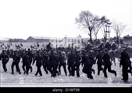 Conflit pendant la grève des mineurs de 1984-1985 à l'Orgreave cokerie à Sheffield dans le Yorkshire du Sud. Banque D'Images