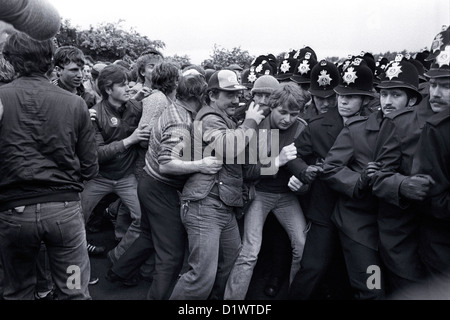 Au cours du conflit Orgreave grève des mineurs de 1984-1985 à l'Orgreave cokerie à Sheffield dans le Yorkshire du Sud. Banque D'Images