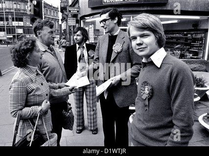 William Hague à Rotherham démarchage MP photo Yorkshire du Sud pour les jeunes conservateurs en 1978, 17 ans Banque D'Images