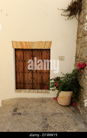 Vieux volets en bois, Vejer de la Frontera, l'un des villages blancs ou les villages blancs d'Andalousie, célèbre pour ses murs blanchis à la chaux Banque D'Images