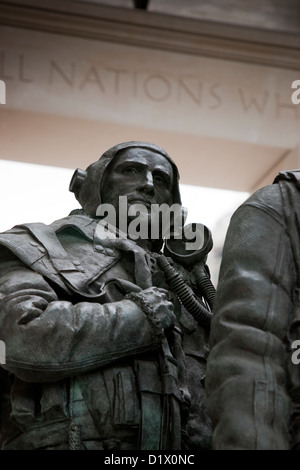 La sculpture dans le Monument commémoratif du Bomber Command dans Green Park, Londres. Monument commémoratif du Bomber Command de la Royal Air Force RAF Londres Banque D'Images