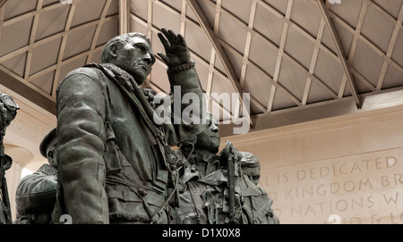 La sculpture dans le Monument commémoratif du Bomber Command dans Green Park, Londres. Monument commémoratif du Bomber Command de la Royal Air Force RAF Londres Banque D'Images