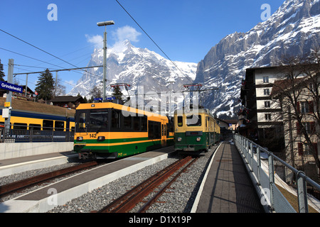 Les trains suisses dans la station de ski de Grindelwald, Suisse, Alpes, Jungfrau Aletsch, Oberland Bernois, Suisse, Europe Banque D'Images