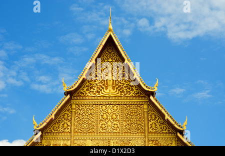 Toit de temple bouddhiste à Vientiane, au Laos. Banque D'Images