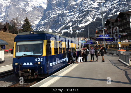 Les trains suisses dans la station de ski de Grindelwald, Suisse, Alpes, Jungfrau Aletsch, Oberland Bernois, Suisse, Europe Banque D'Images