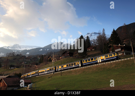 Les trains suisses dans la station de ski de Grindelwald, Suisse, Alpes, Jungfrau Aletsch, Oberland Bernois, Suisse, Europe Banque D'Images