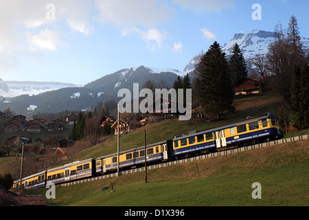 Les trains suisses dans la station de ski de Grindelwald, Suisse, Alpes, Jungfrau Aletsch, Oberland Bernois, Suisse, Europe Banque D'Images