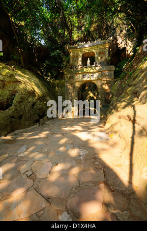 Porte d'entrée à Huyen Khong grotte. En montagne, Danang, Vietnam Banque D'Images