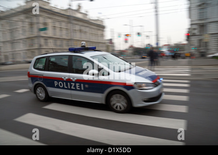 Un Autrichien (Polizei) Voiture de police par excès de Vienne, Autriche. Banque D'Images