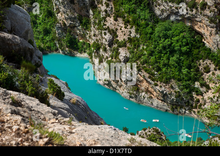 La navigation de plaisance dans les Gorges du Verdon, Alpes de Haute Provence, France Banque D'Images