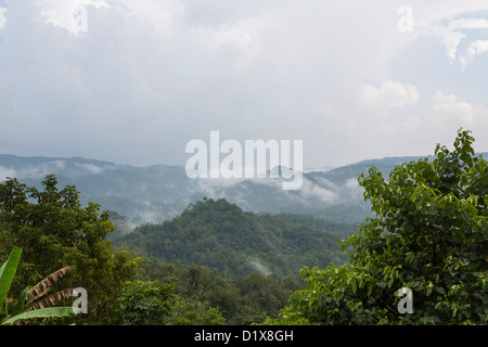 Paysage dans le parc national de Huay Naam Dang, Nord de la Thaïlande, province de Mae Hong Son sur la route de Pai (route 1095) Banque D'Images