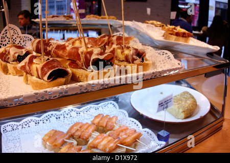 Bar madrid espagne arts et lettres restaurant menu tapas typique Banque D'Images