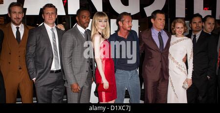 Ryan Gosling, Ruben Fleischer, Anthony Mackie, Emma Stone, Sean Penn, Josh Brolin, Mireille Enos, Michael Pena, Giovanni Ribisi aux arrivées de gangster SQUAD Premiere, le Grauman's Chinese Theatre, Los Angeles, CA 7 janvier 2013. Photo par : Emiley Schweich/Everett Collection Banque D'Images