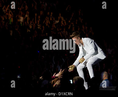 Le 7 janvier, 2013 - Denver, CO, USA - Icône Musique Justin Bieber effectue pour un spectacle au Centre Pepsi au cours de sa 'croire' tour lundi soir à Denver au Colorado. (Crédit Image : © Hector Acevedo/ZUMAPRESS.com) Banque D'Images