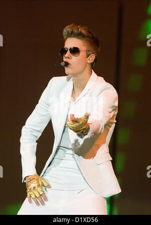 Le 7 janvier, 2013 - Denver, CO, USA - Icône Musique Justin Bieber effectue pour un spectacle au Centre Pepsi au cours de sa 'croire' tour lundi soir à Denver au Colorado. (Crédit Image : © Hector Acevedo/ZUMAPRESS.com) Banque D'Images