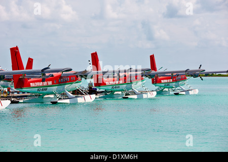 Maldivian Air Taxi seaplanes au terminal de l'aéroport international de Malé aux Maldives Banque D'Images