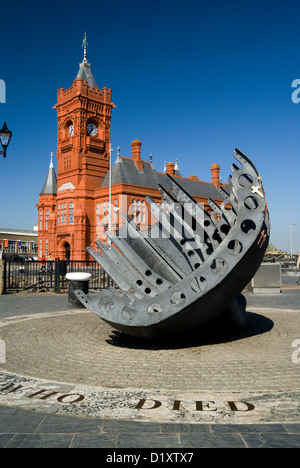 Bâtiment victorien Pierhead du marin marchand et War Memorial, la baie de Cardiff, Cardiff, Pays de Galles du Sud. Banque D'Images