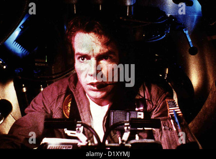 Die Reise Ins Ich Innerspace Dennis Quaid Testpilot Pentleton Tuck (Dennis Quaid) wird für ein geheimes Experiment samt Banque D'Images