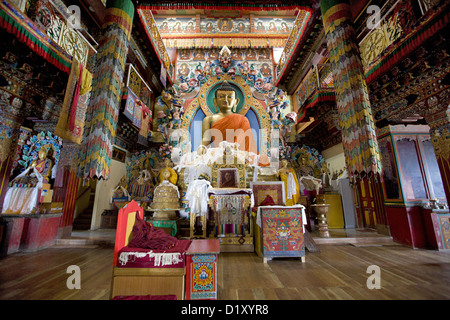 Statue de Bouddha dans la salle d'Assemblée principale, monastère de Tawang. Le plus grand monastère en Inde et le deuxième plus grand au monde. Arunachal Pradesh, Inde Banque D'Images