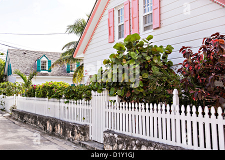 Maisons en bois traditionnelles dans Dunmore Town, Harbour Island, Bahamas Banque D'Images