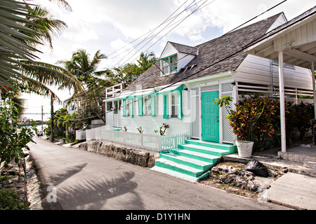 Maisons en bois traditionnelles dans Dunmore Town, Harbour Island, Bahamas Banque D'Images