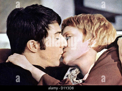 John und Mary John Mary Dustin Hoffman, Mia Farrow einem Lokal begegnen sich John (Dustin Hoffman) et Mary (Mia Farrow) - Banque D'Images