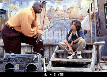 Kazaam - Der Geist aus der Flasche Kazaam Shaquille O'Neal, Francis Capra Der 12-Jaehrige Max Connor (Francis Capra,r) hat Banque D'Images