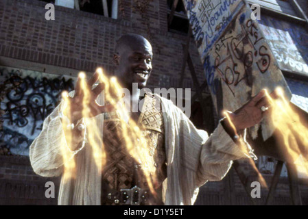 Kazaam - Der Geist aus der Flasche Kazaam Shaquille O'Neal Der Flaschengeist heisst Kazaam (Shaquille O'Neal) und verfuegt Banque D'Images