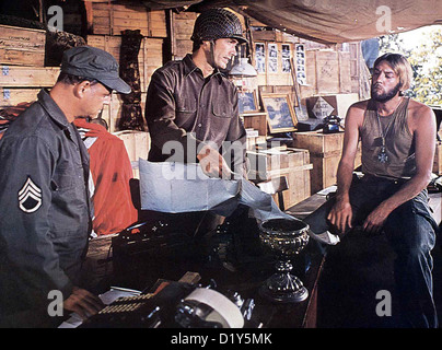 Or Stosstrupp Kelly's Heroes Don Rickles, Clint Eastwood, Donald Sutherland Kelly (Clint Eastwood,m) hat erfahren, dass dans Banque D'Images