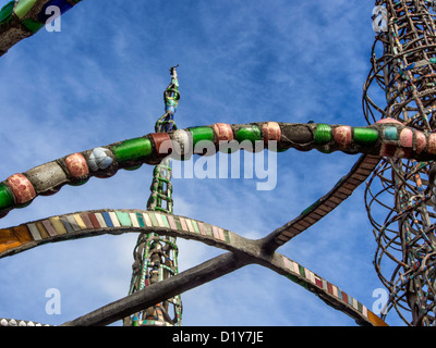 Watts Towers dans le Watts de Los Angeles, a été construit à partir de 1921-1955 par Simon Rodia, un immigrant italien excentrique. Banque D'Images