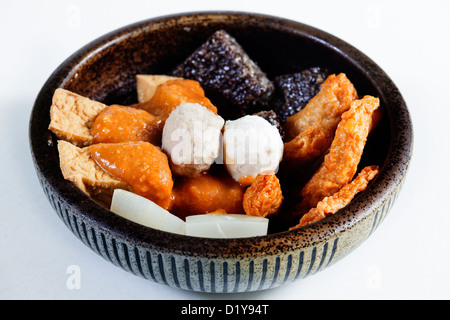 Croquettes de poisson servi avec sauce douce pour adv ou autres fins utiliser Banque D'Images