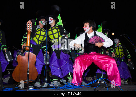 La scène Murguistas uruguayenne pendant le Carnaval de Montevideo, Uruguay, en février 2007 Banque D'Images