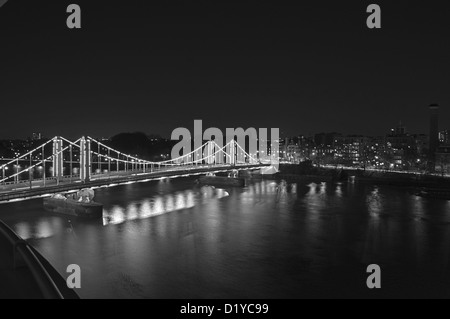 Chelsea Bridge, Londres la nuit Banque D'Images