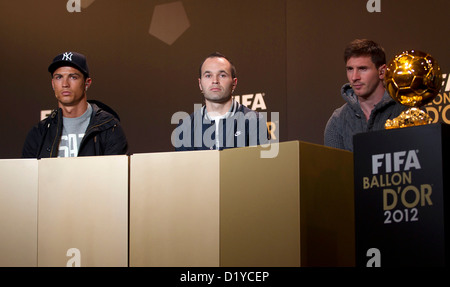 Cristiano Ronaldo, Andres Iniesta, Lionel Messi, au cours de la conférence de presse avec des candidats à l'acteur mondial de l'année et de l'entraîneur de l'Année Monde de Football masculin pour le 7 janvier 2013 à la Maison des Congrès de Zurich, Suisse. Foto : S.Lau Banque D'Images